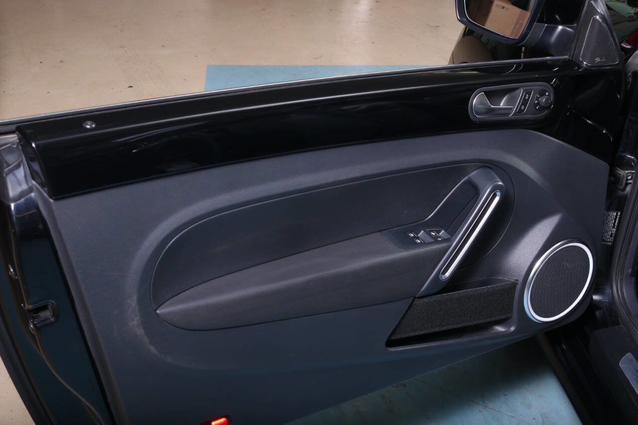 Used 2013 Volkswagen Beetle 2.0T image 30