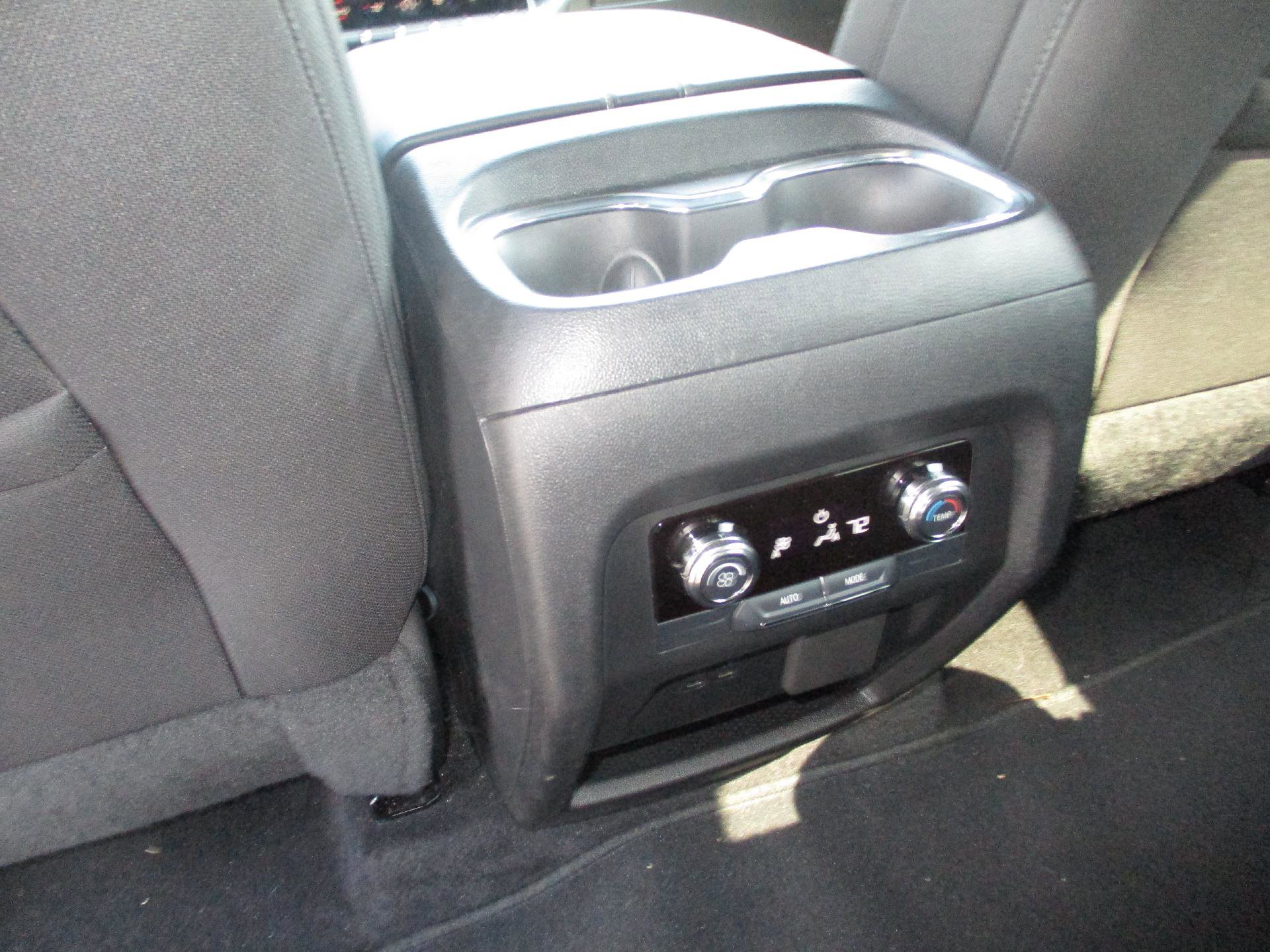 Used 2025 GMC Acadia Elevation image 13