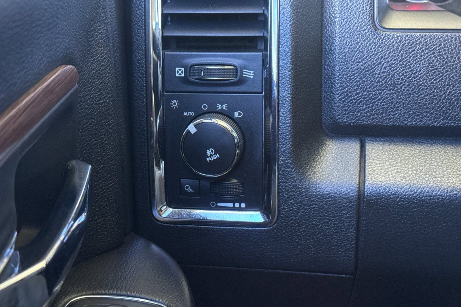 Used 2013 RAM 1500 Laramie w/ Convenience Group AWD/4WD image 38