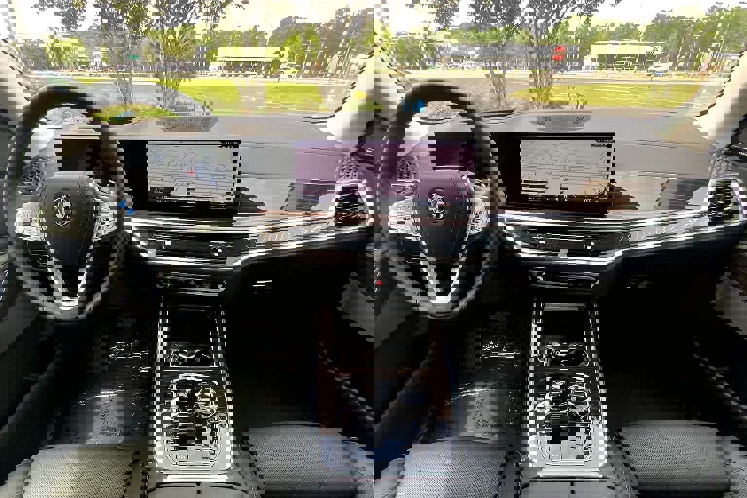 Used 2024 BMW X7 xDrive40i image 15