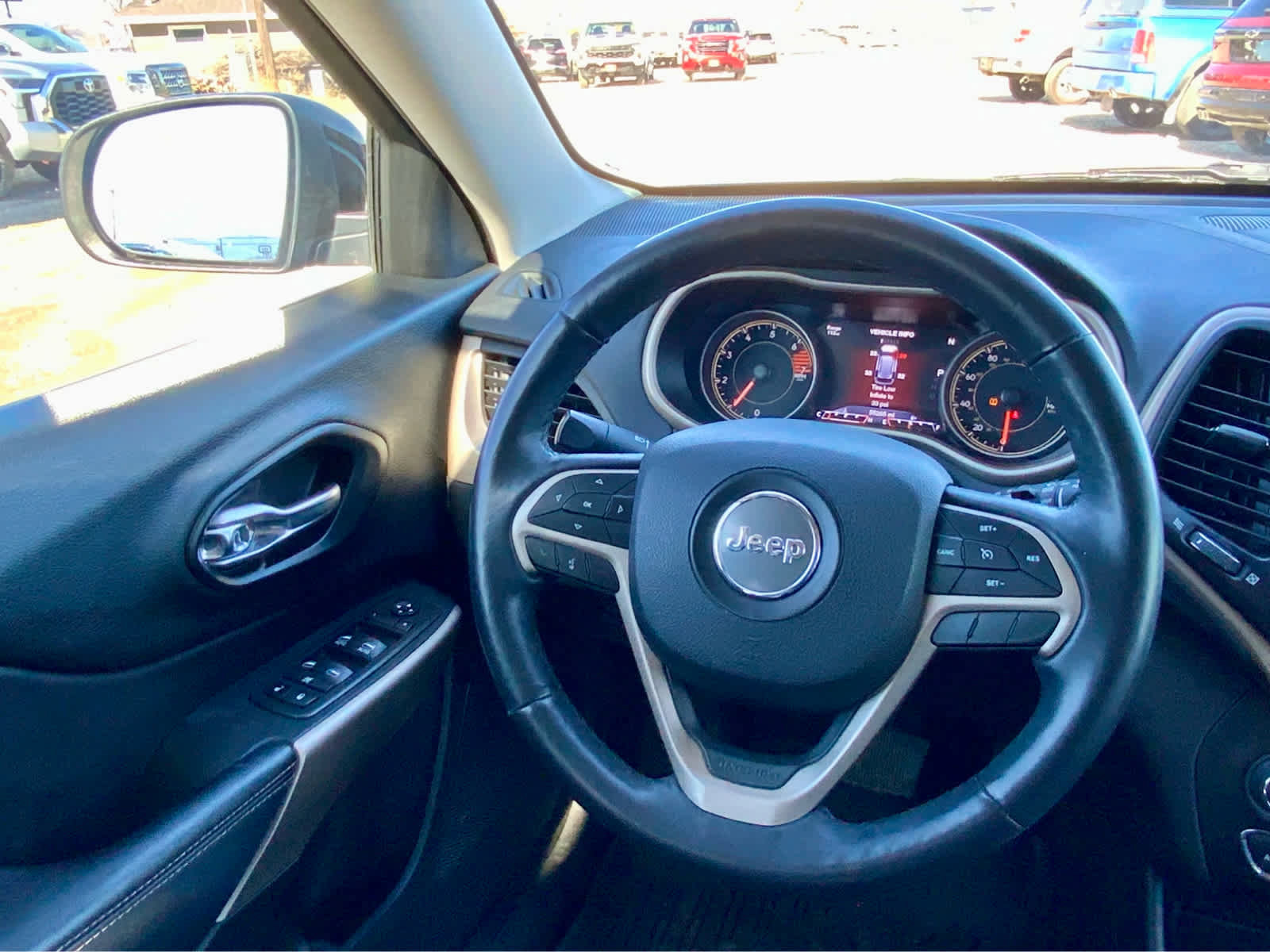 Used 2018 Jeep Cherokee Limited image 37