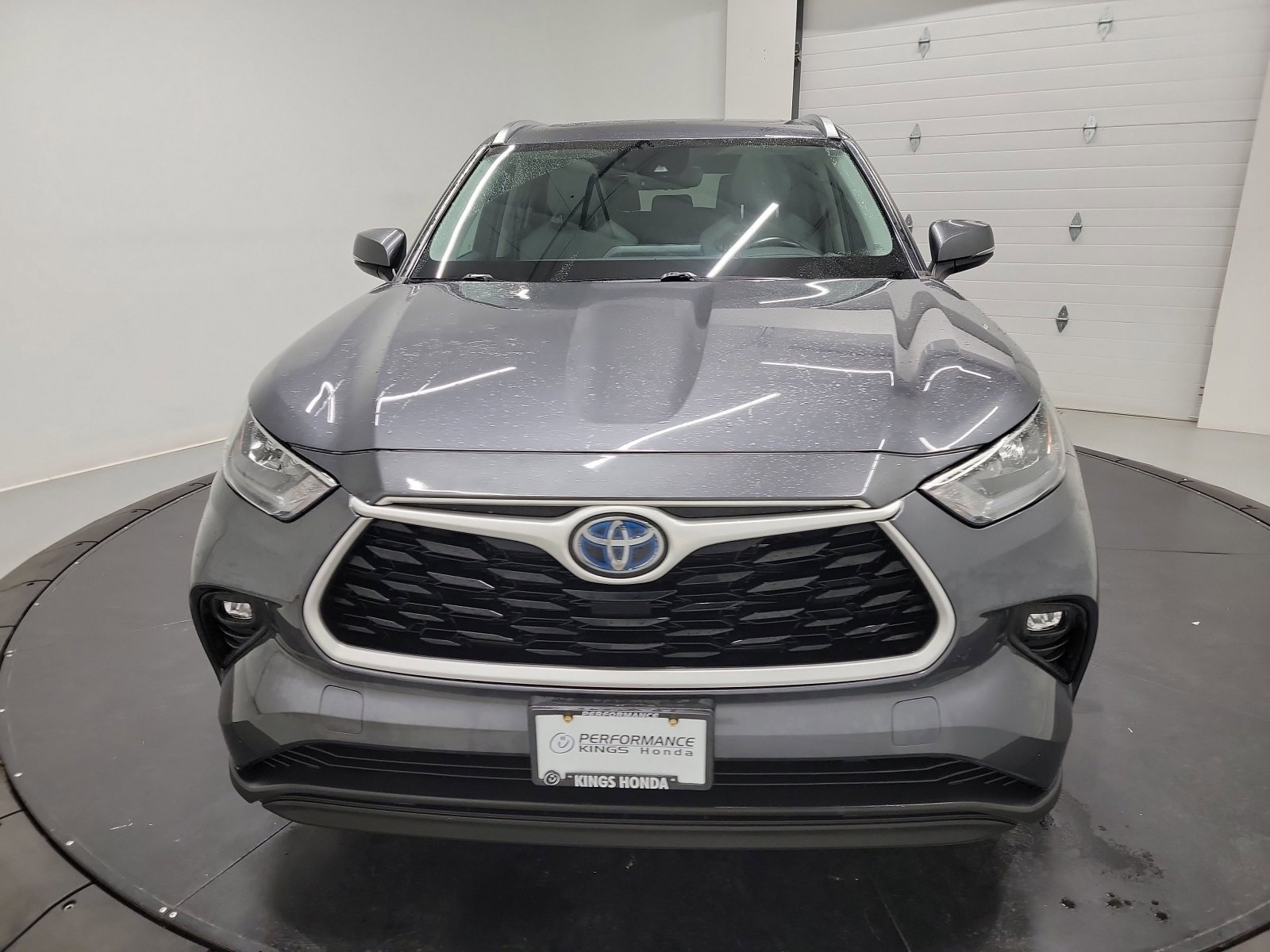Used 2020 Toyota Highlander XLE AWD/4WD image 2