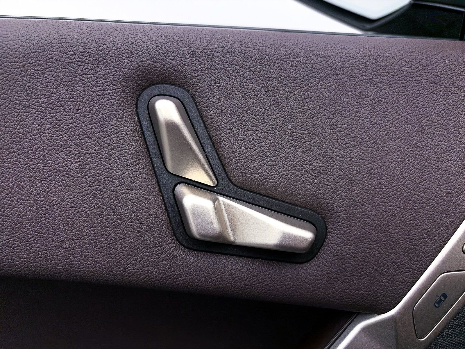 Used 2023 BMW iX xDrive50 w/ Sport Package image 20