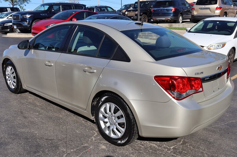 Used 2013 Chevrolet Cruze LS FWD image 5