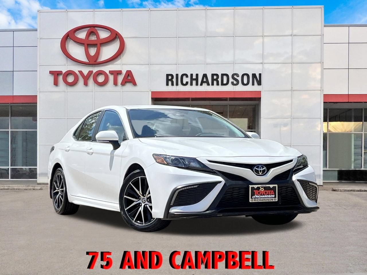Used 2024 Toyota Camry SE FWD image 1