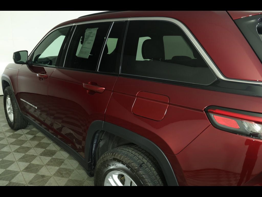 Used 2025 Jeep Grand Cherokee Laredo w/ Luxury Tech Group I image 17