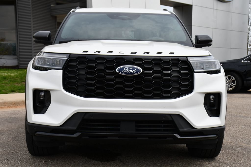 Used 2025 Ford Explorer ST-Line w/ ST-Line Street Pack AWD/4WD image 10