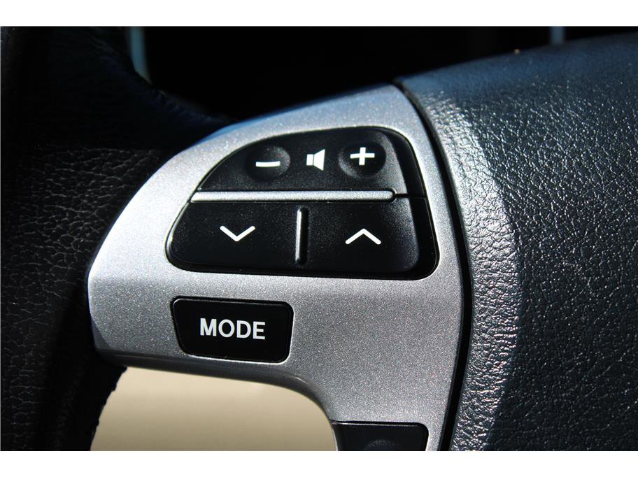 Used 2013 Toyota Highlander Limited image 20