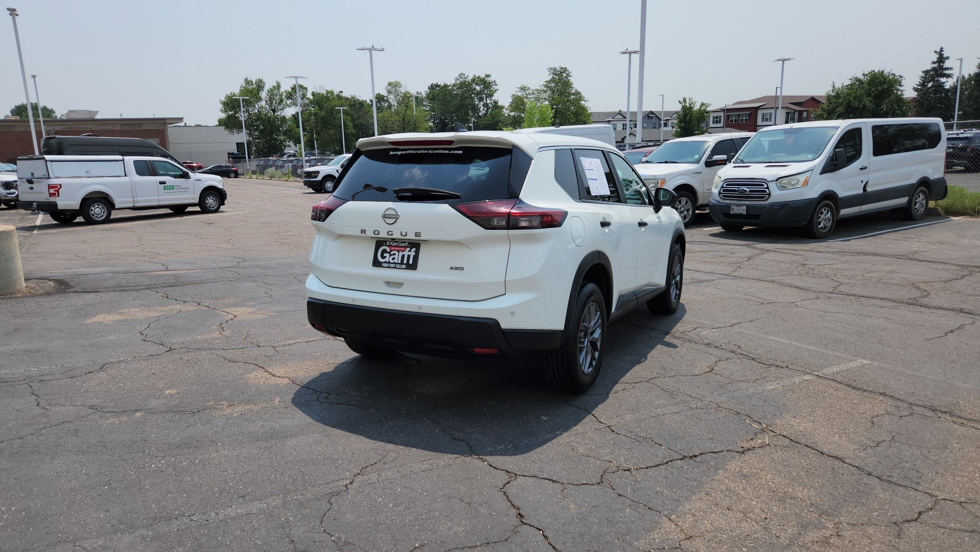 Used 2024 Nissan Rogue S AWD/4WD image 9