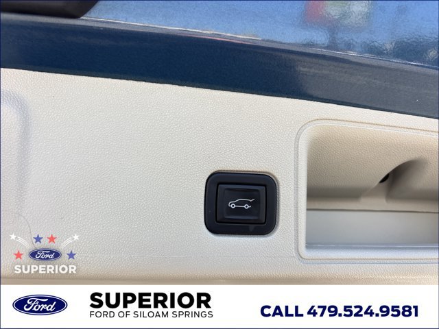 Used 2024 GMC Terrain Denali w/ Denali Premium Package AWD/4WD image 9