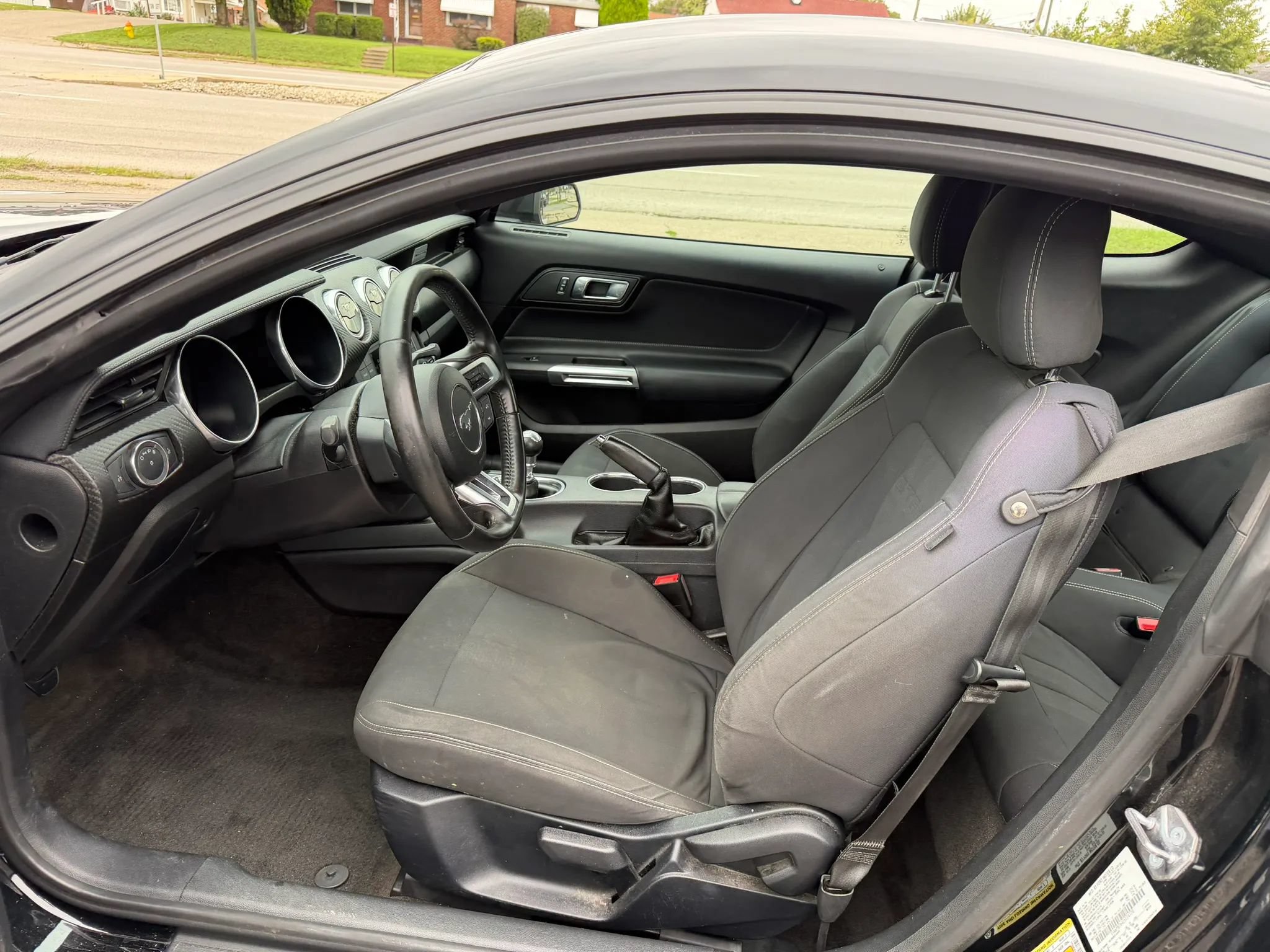 Used 2018 Ford Mustang Coupe RWD image 11