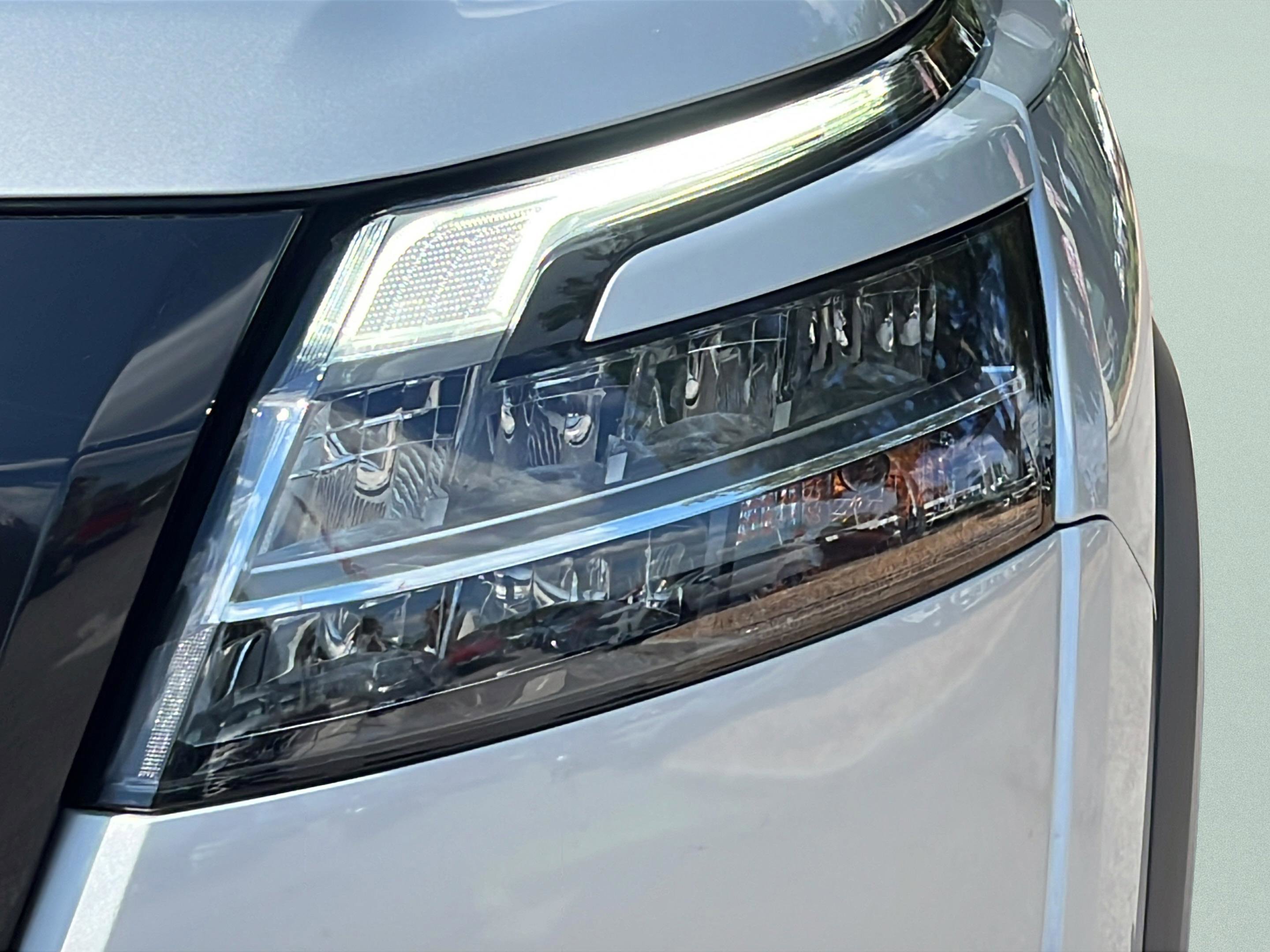 Used 2023 Nissan Pathfinder SL w/ Lighting Package (N92) AWD/4WD image 24