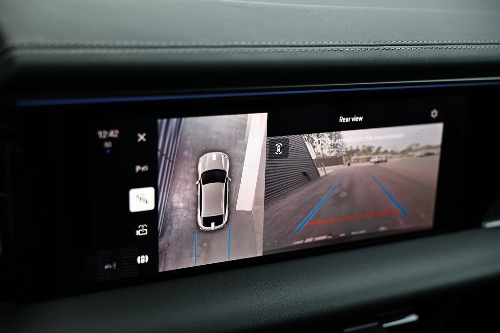 New 2025 Porsche Macan Turbo Electric image 40