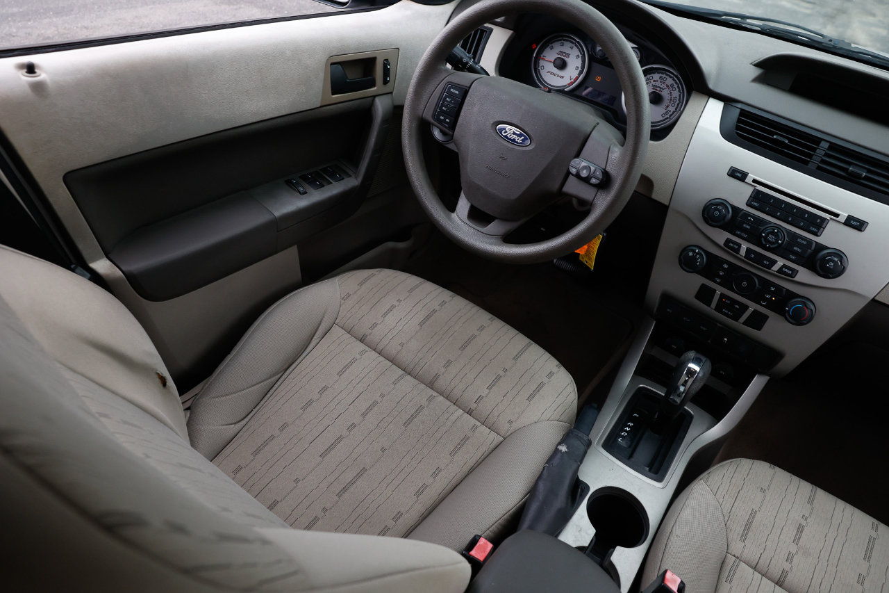 Used 2010 Ford Focus SE image 20