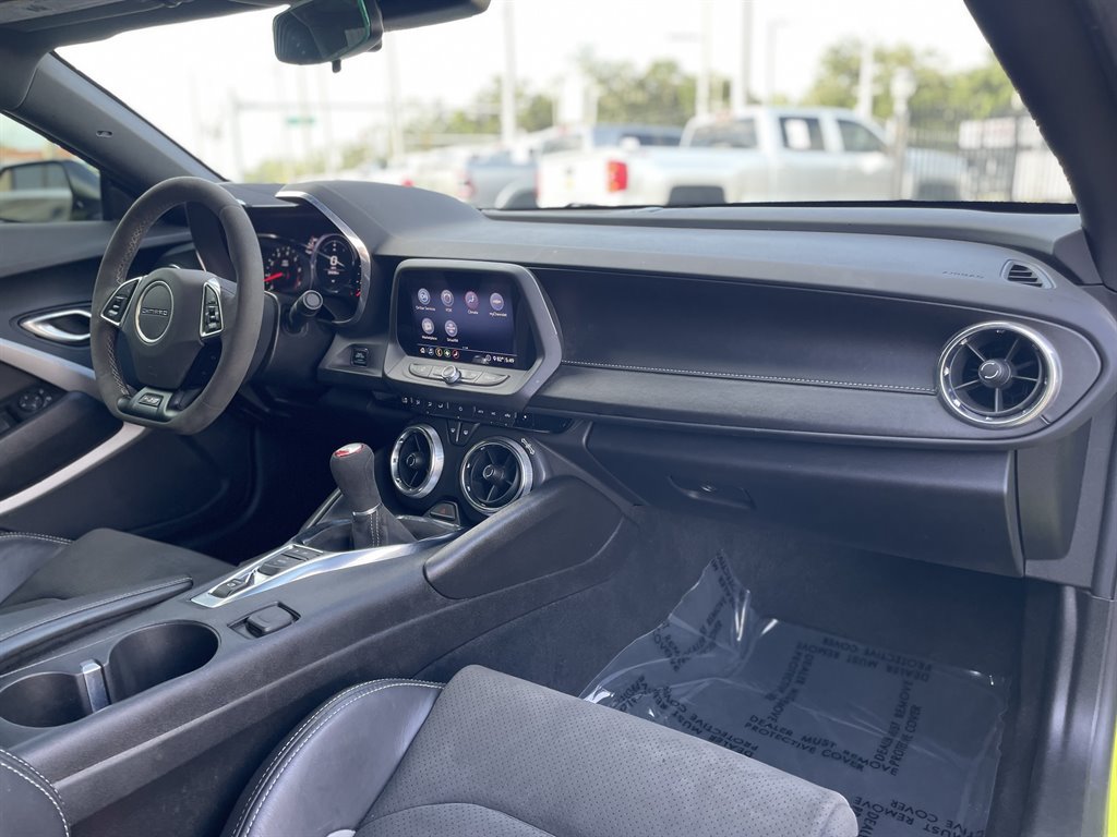 Used 2020 Chevrolet Camaro SS RWD image 8