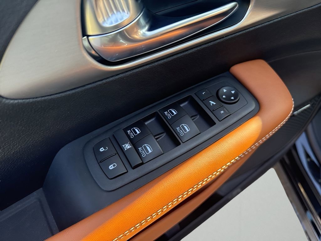 New 2026 Chrysler Pacifica Pinnacle image 27