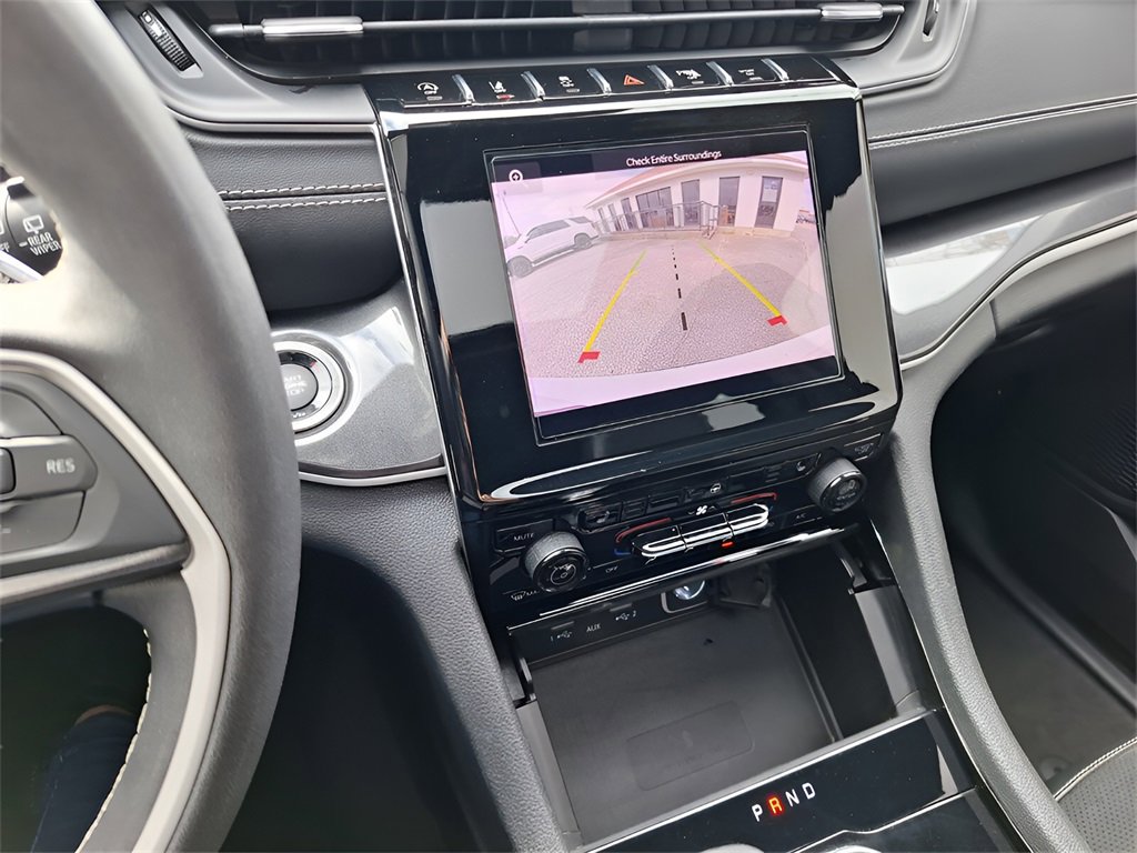 Used 2023 Jeep Grand Cherokee L Altitude image 16