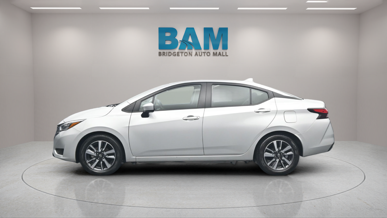 Used 2025 Nissan Versa SV FWD image 3