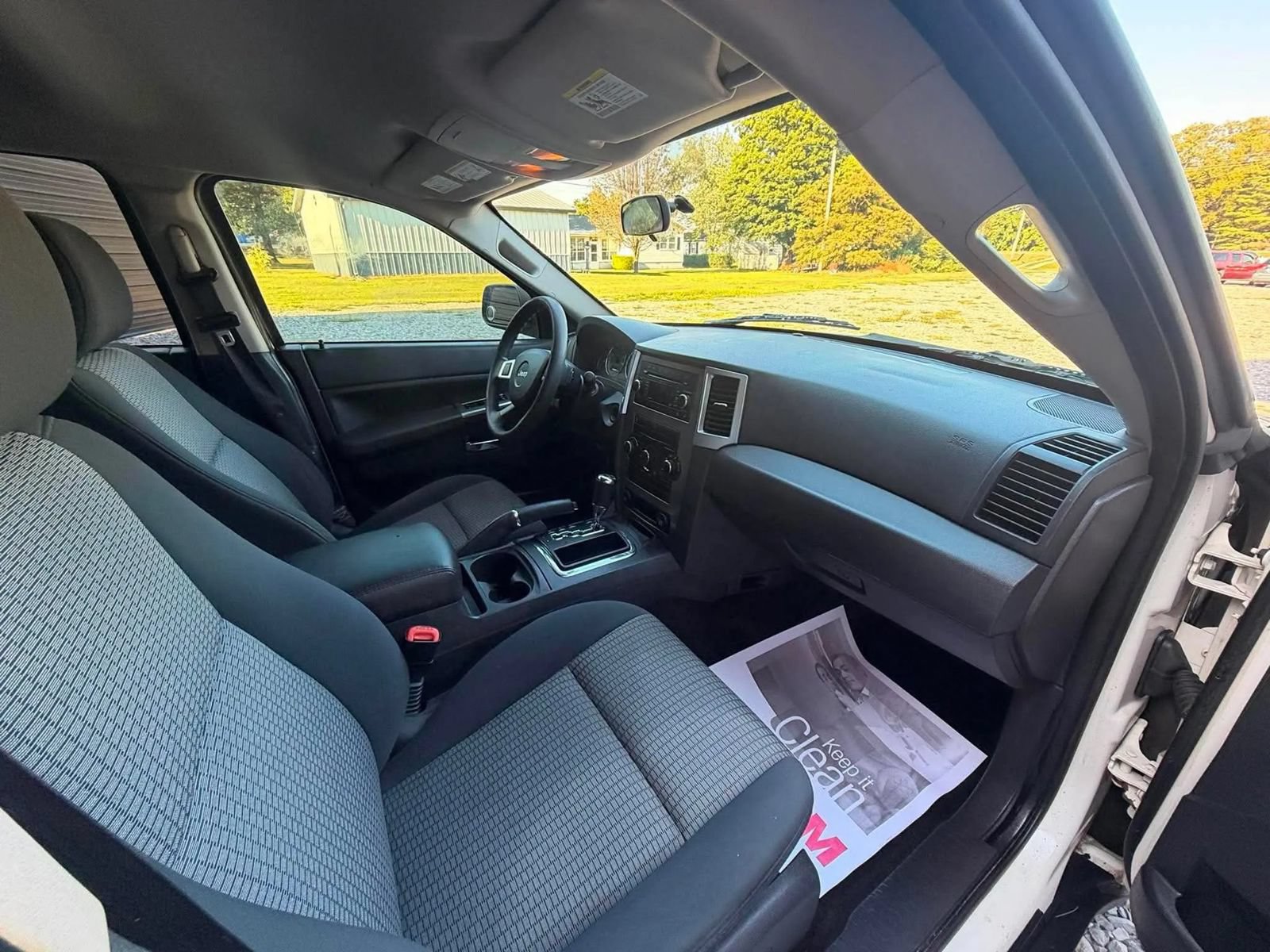 Used 2010 Jeep Grand Cherokee Laredo AWD/4WD image 10