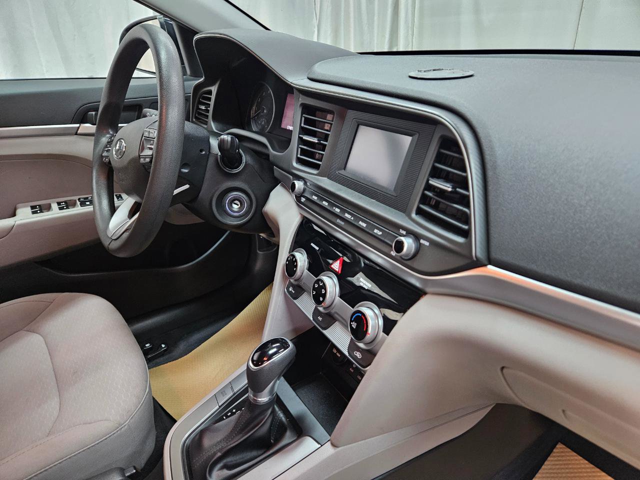 Used 2019 Hyundai Elantra SE FWD image 20