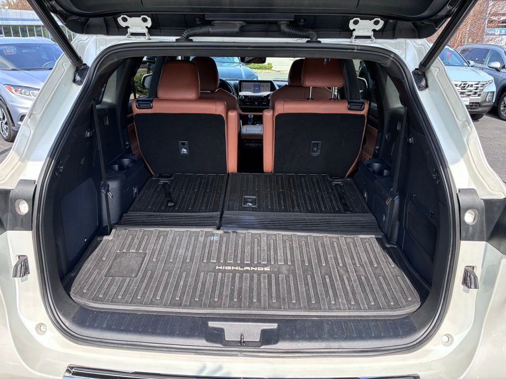 Used 2020 Toyota Highlander Platinum AWD/4WD image 14