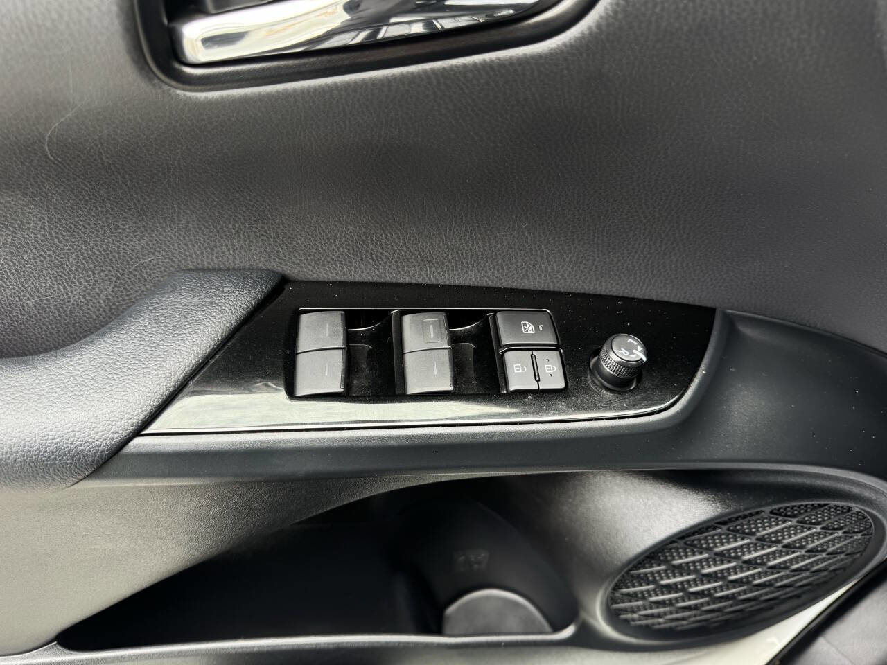 Used 2020 Toyota Prius Prime LE FWD image 34