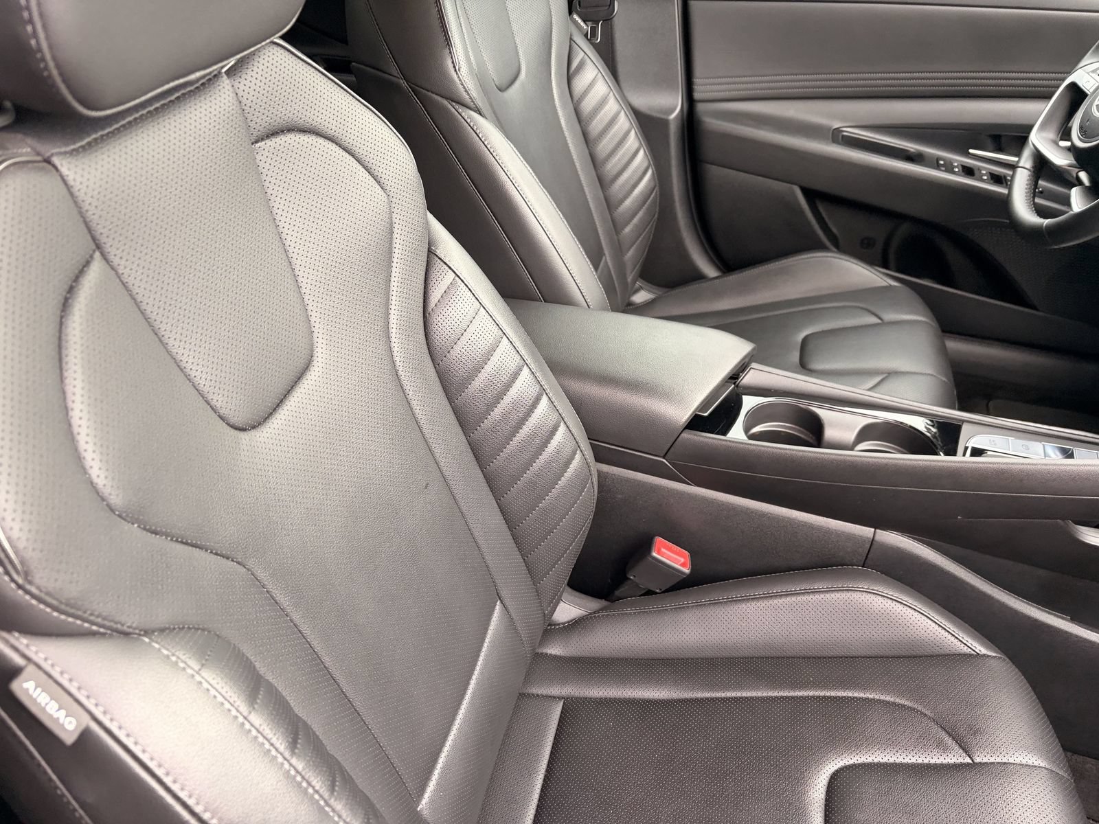 Used 2025 Hyundai Elantra Limited FWD image 9