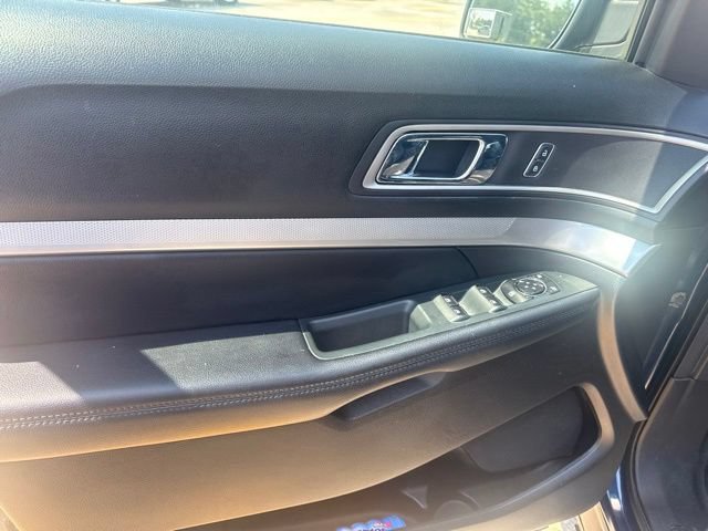 Used 2017 Ford Explorer XLT w/ Equipment Group 202A FWD image 23
