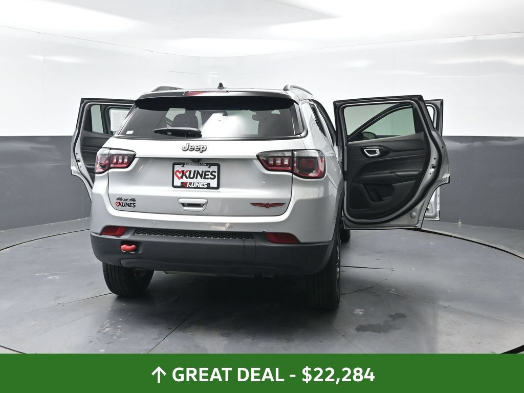 Used 2025 Jeep Compass Trailhawk AWD/4WD image 61