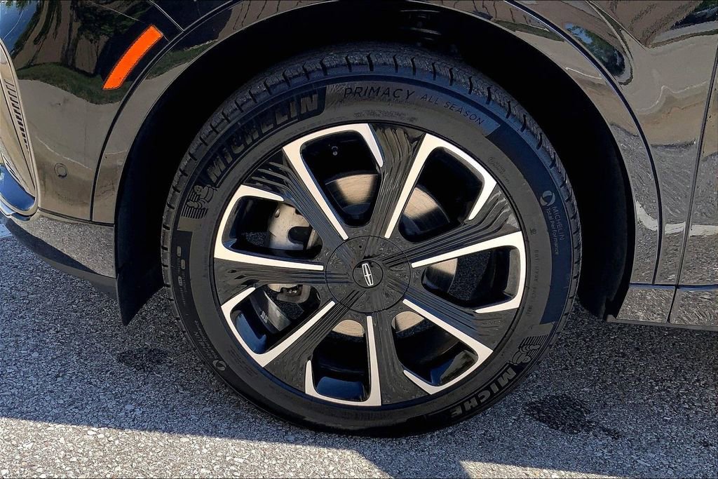 Used 2024 Lincoln Nautilus Reserve w/ Equipment Group 202A AWD/4WD image 8