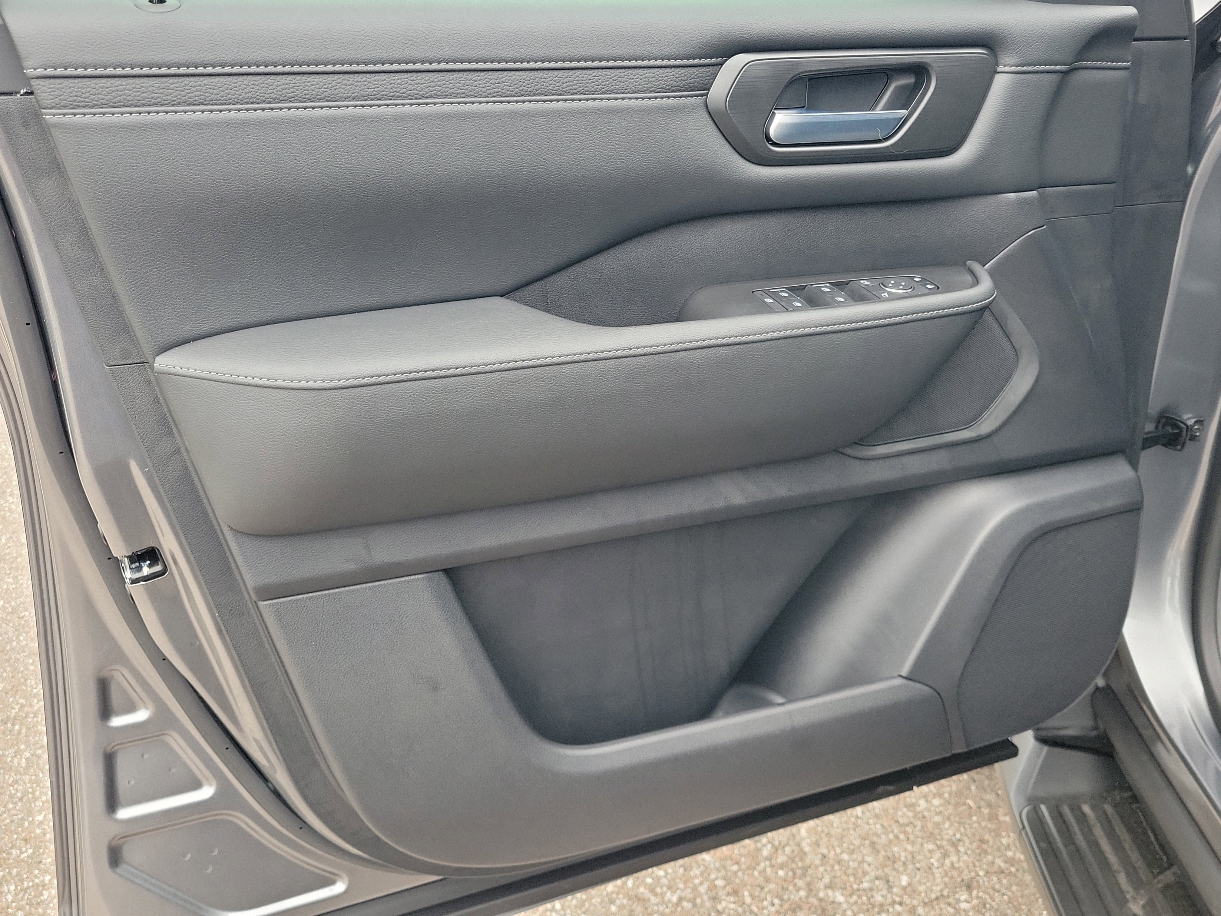 New 2026 Nissan Armada SV image 18