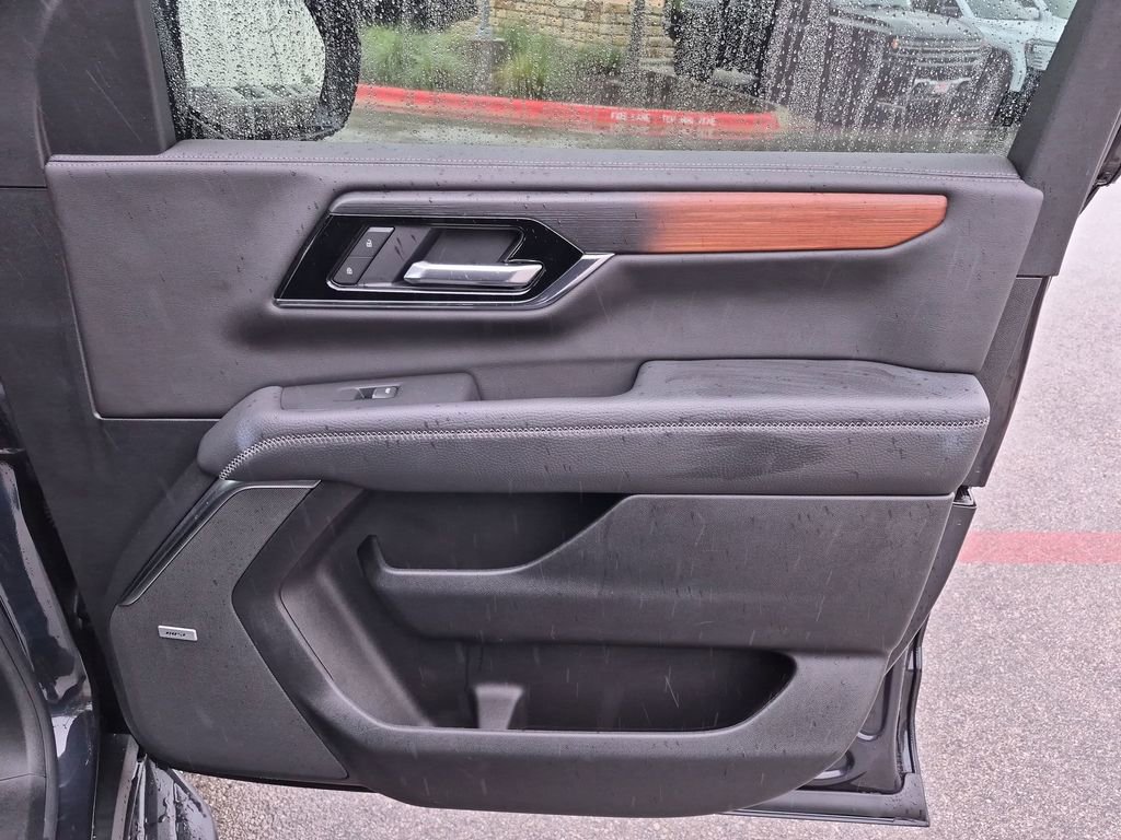 Certified 2025 GMC Yukon Denali RWD image 37