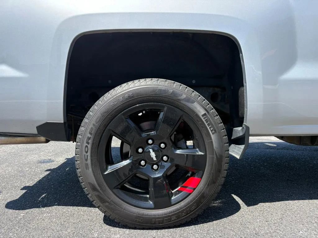 Used 2017 Chevrolet Silverado 1500 LT w/ Redline Edition AWD/4WD image 24