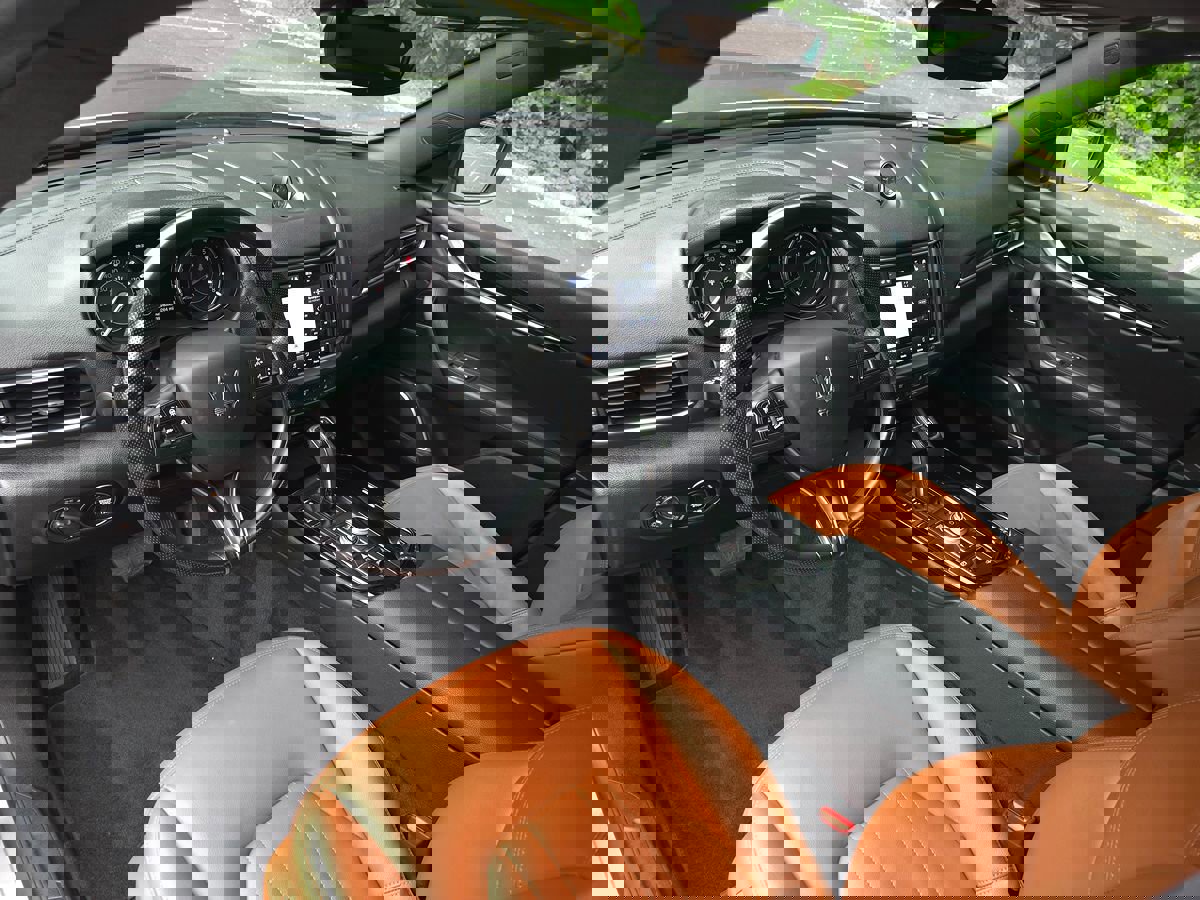 Used 2022 Maserati Levante GT image 2