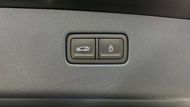 Used 2025 Genesis GV70 2.5T w/ Sport Prestige Package AWD/4WD image 32