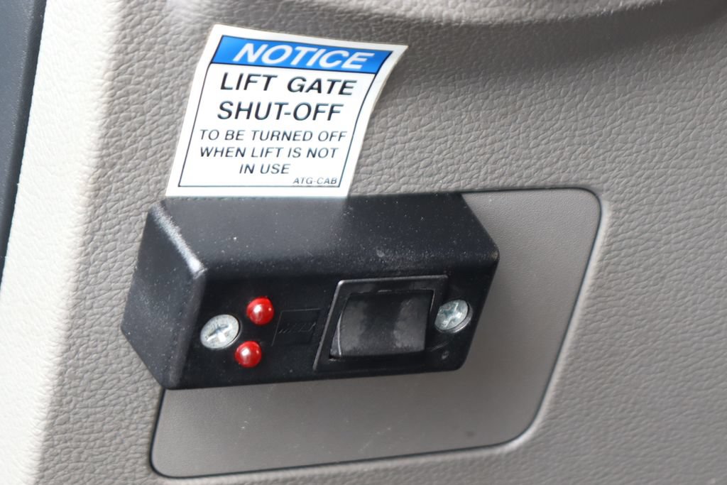 Used 2017 Ford F550 2WD Regular Cab Super Duty image 25