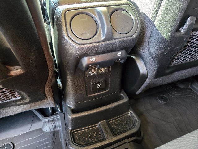 Used 2022 Jeep Wrangler Unlimited Rubicon 4xe AWD/4WD image 15