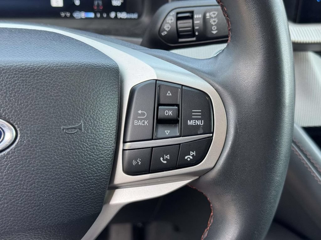 Used 2025 Ford Explorer Active RWD image 12