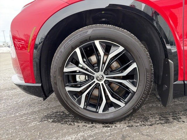 Certified 2025 Toyota Crown Signia XLE image 11