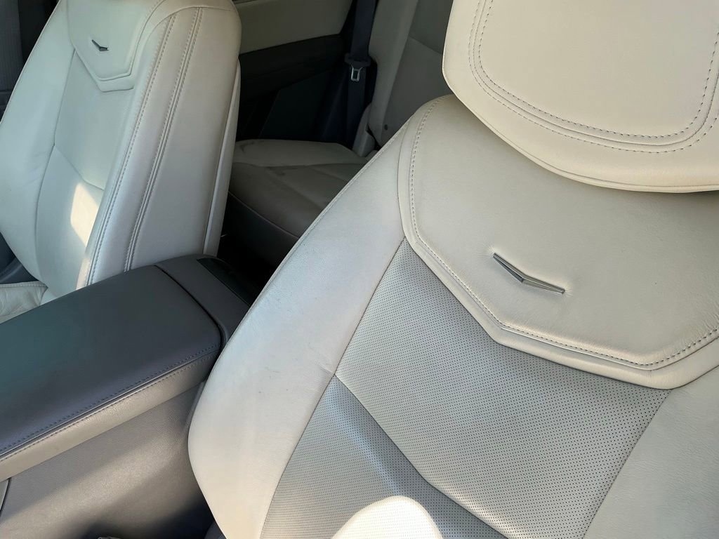 Used 2017 Cadillac XT5 Luxury w/ Driver Awareness Package FWD image 9