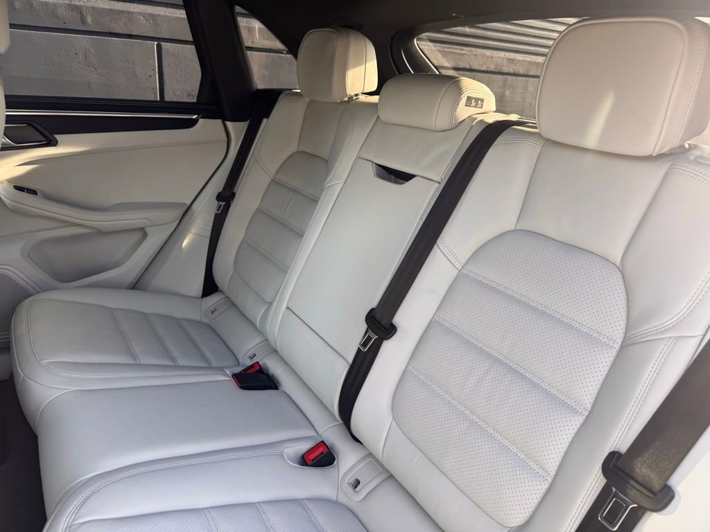 Certified 2026 Porsche Macan GTS image 20