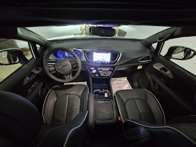 New 2026 Chrysler Pacifica Limited w/ S Appearance Package image 14