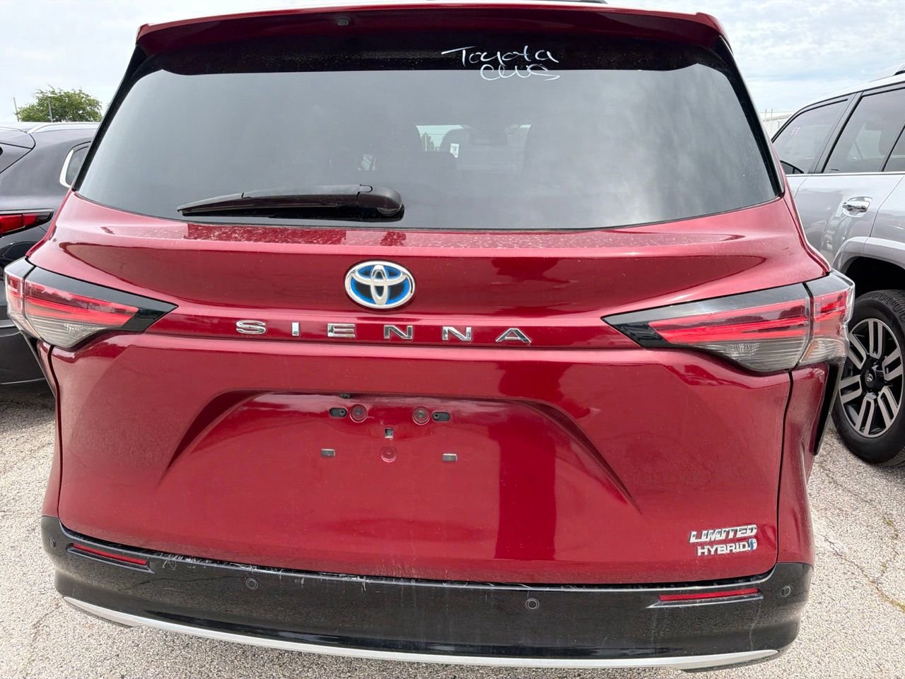 Used 2024 Toyota Sienna Limited FWD image 6