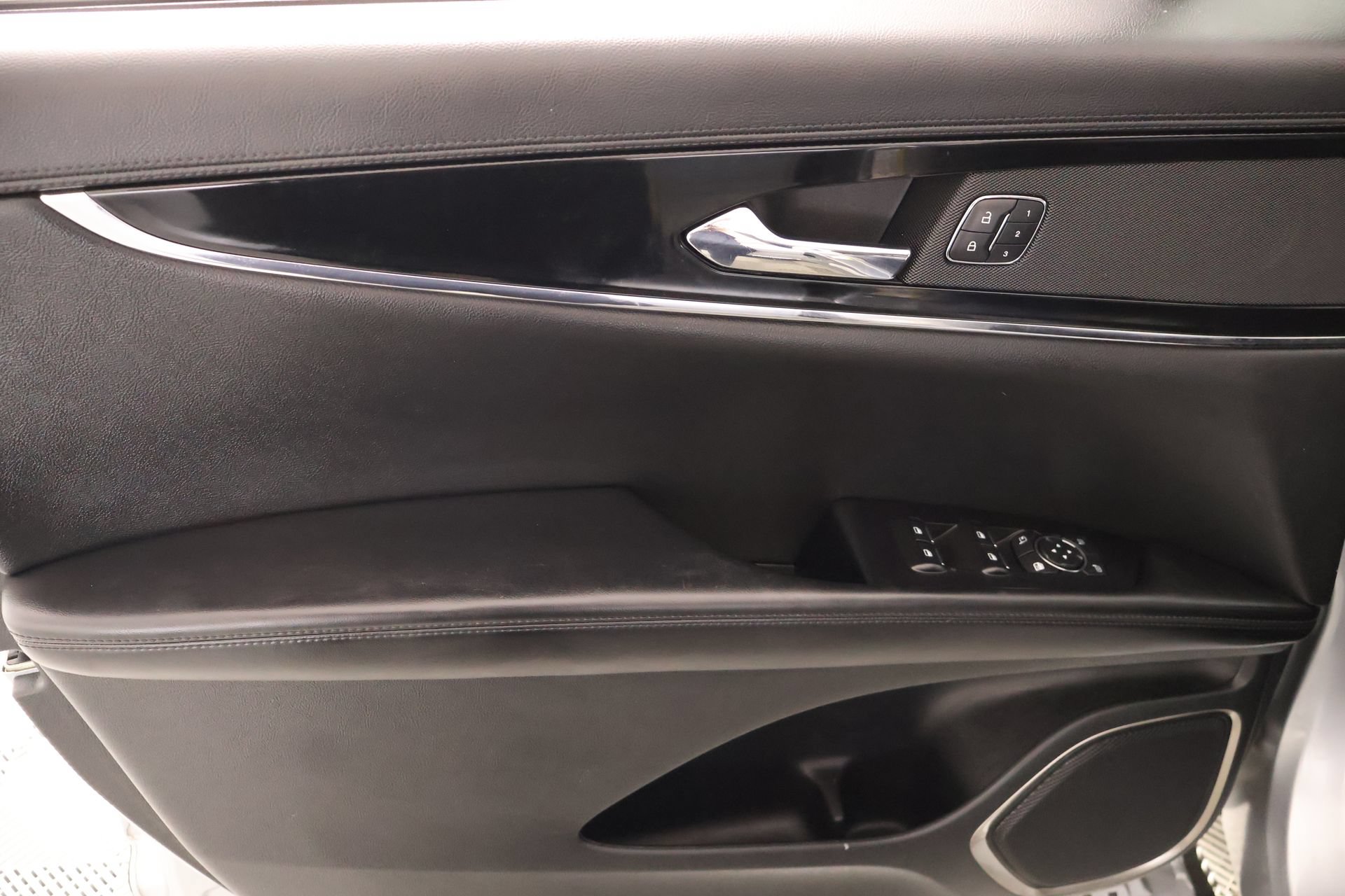 Used 2023 Lincoln Nautilus AWD w/ Premium Package image 16