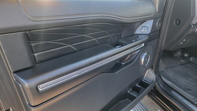 Used 2019 Ford Expedition Platinum image 17