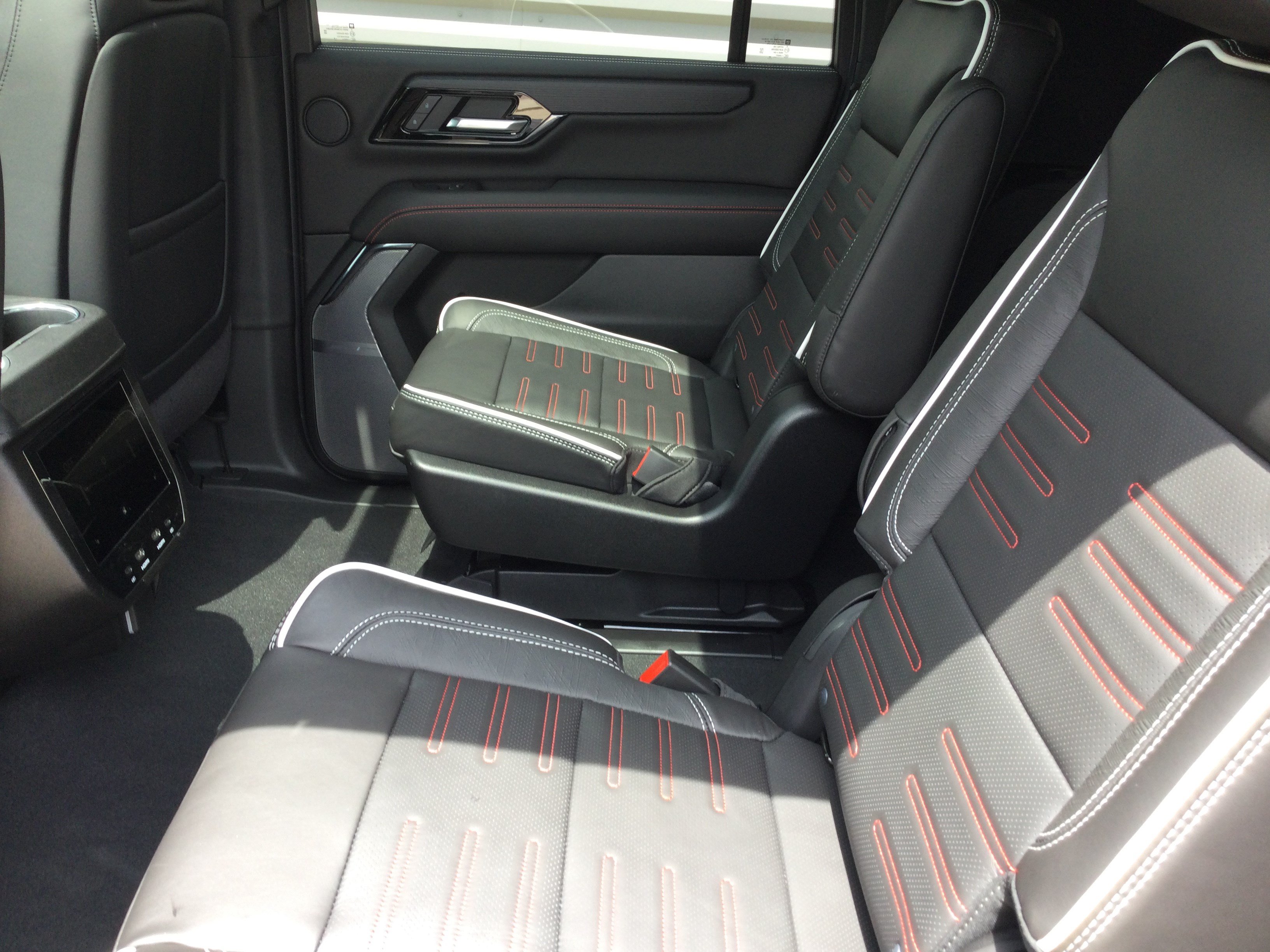 New 2026 GMC Yukon XL AT4 Ultimate AWD/4WD image 7