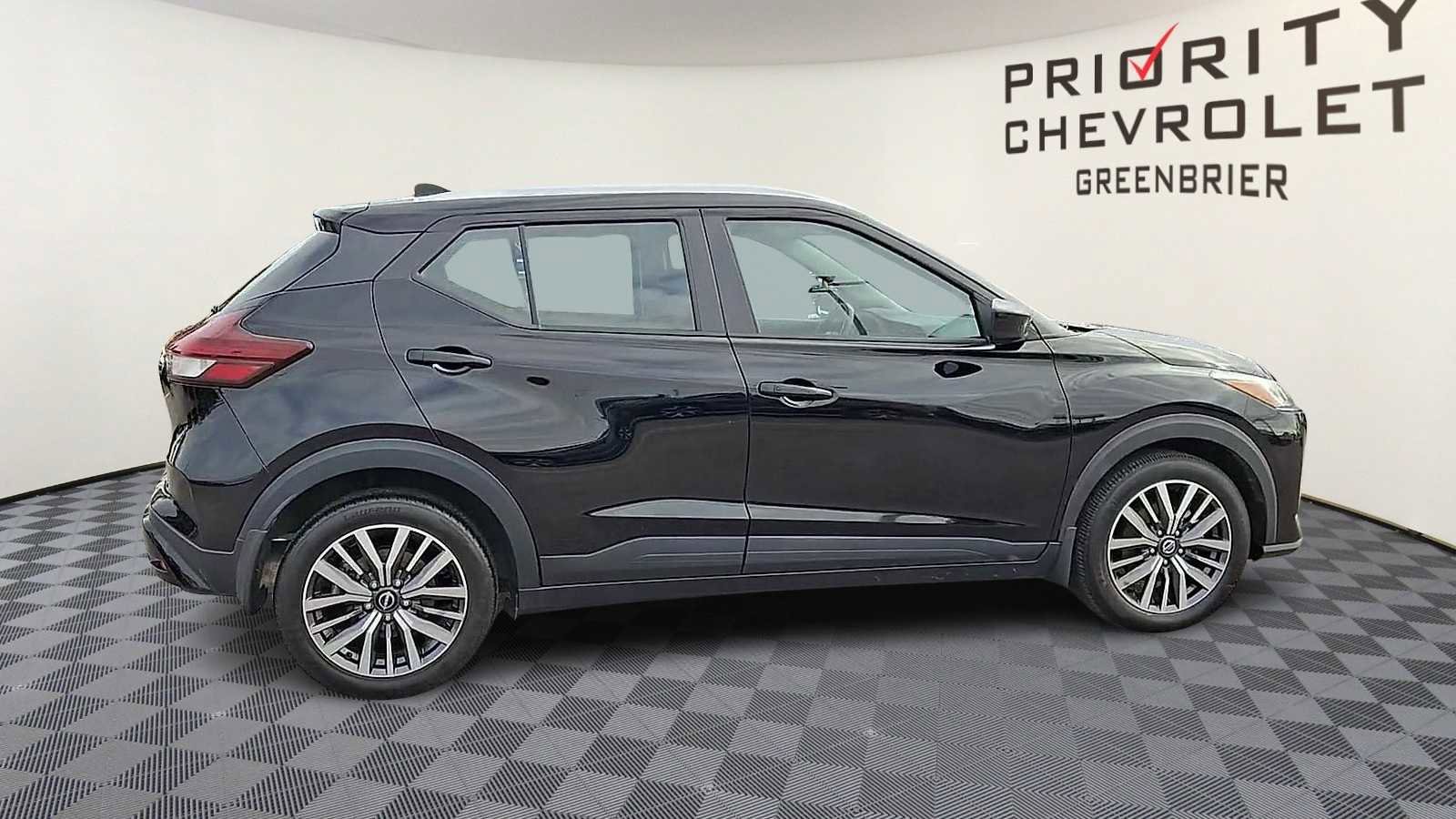 Used 2024 Nissan Kicks SV image 9