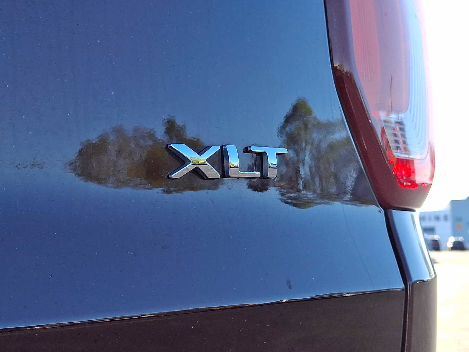 Certified 2019 Ford Explorer XLT w/ Equipment Group 202A AWD/4WD image 31