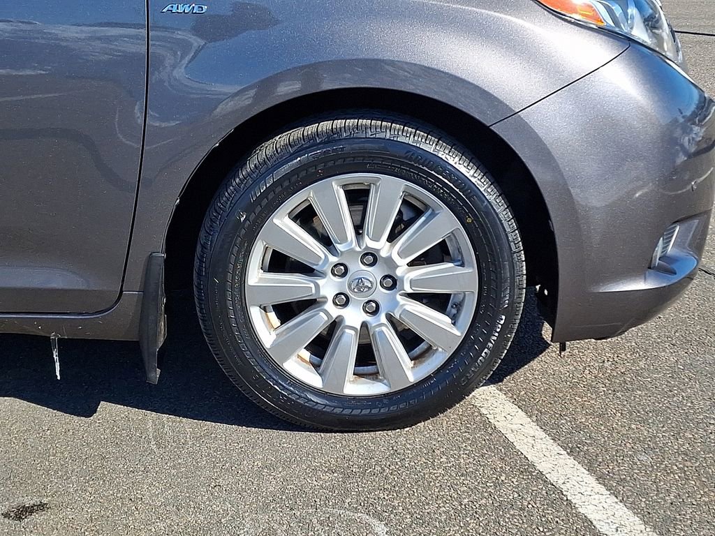 Used 2017 Toyota Sienna Limited image 11