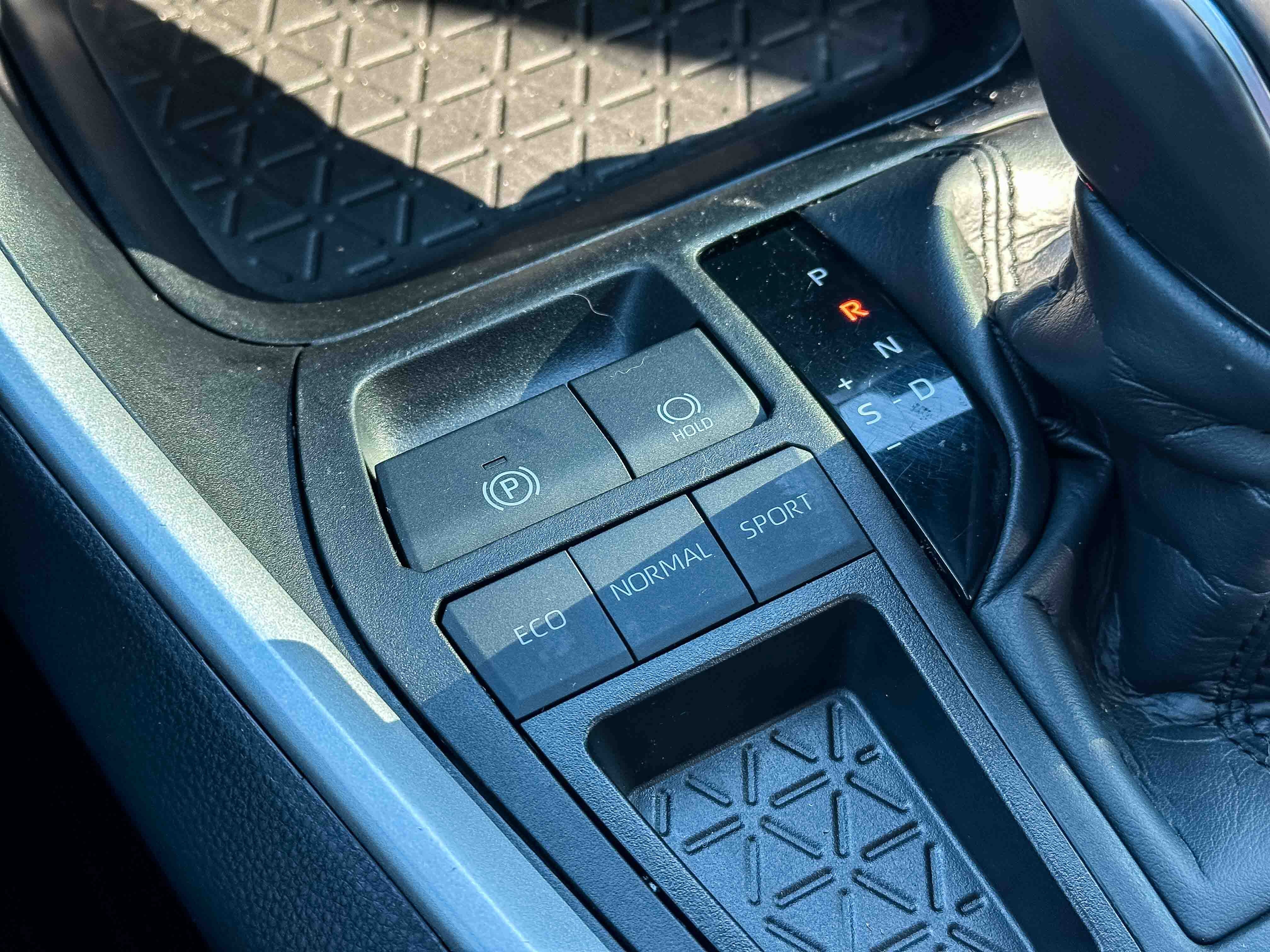 Used 2024 Toyota RAV4 XLE Premium image 35